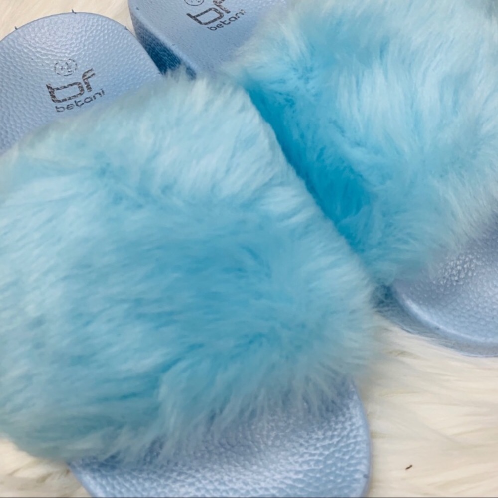 🔥Blue Faux Fur Slides - Picture 5 of 5